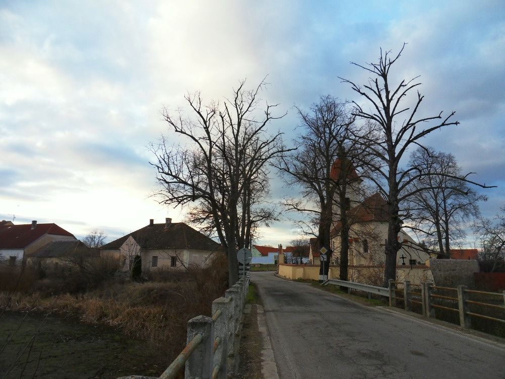 Nesouhlas s demolicí fary a mostů