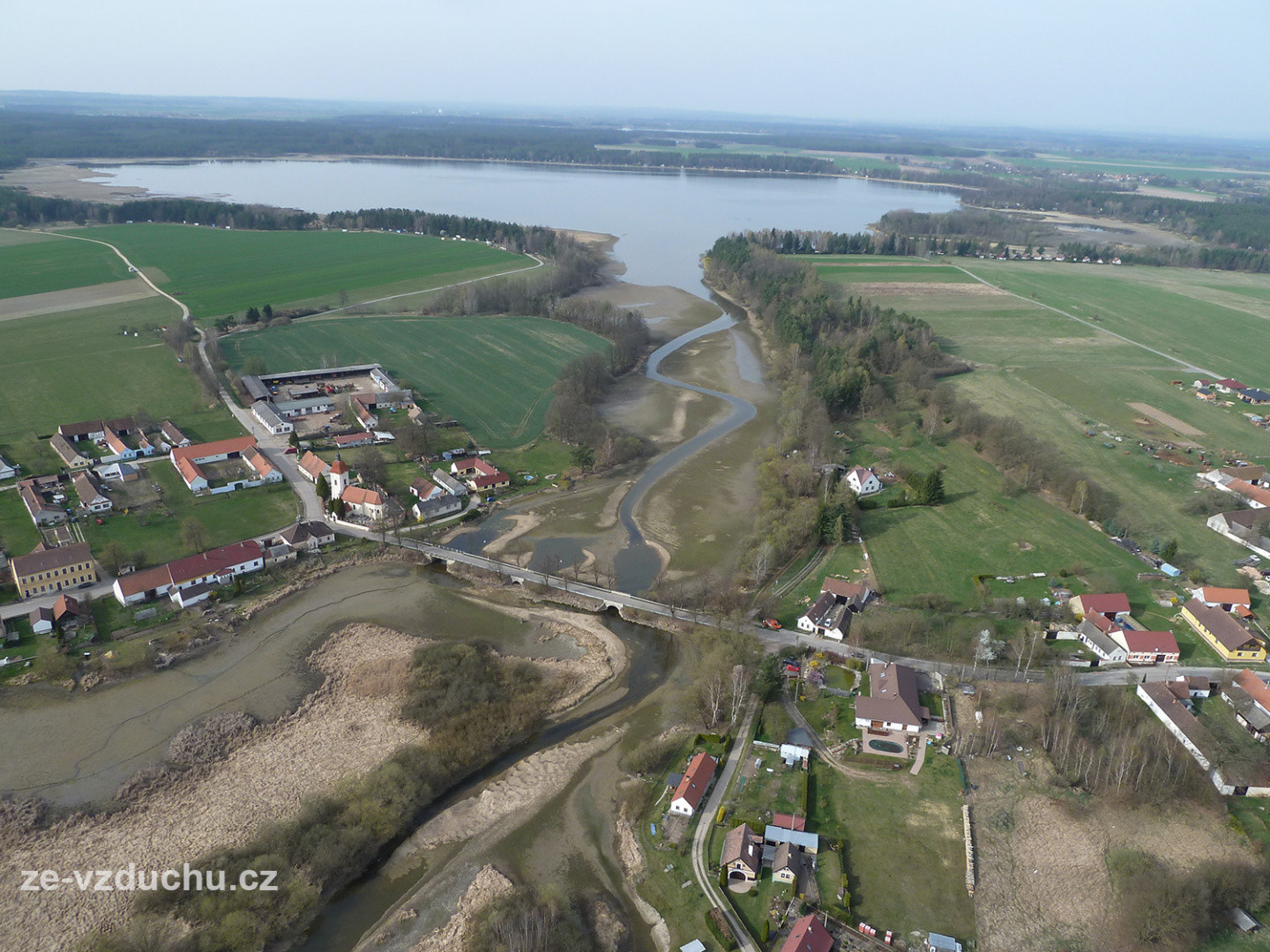 Rybník Dvořiště a mosty ve Slověnicích v historických souvislostech